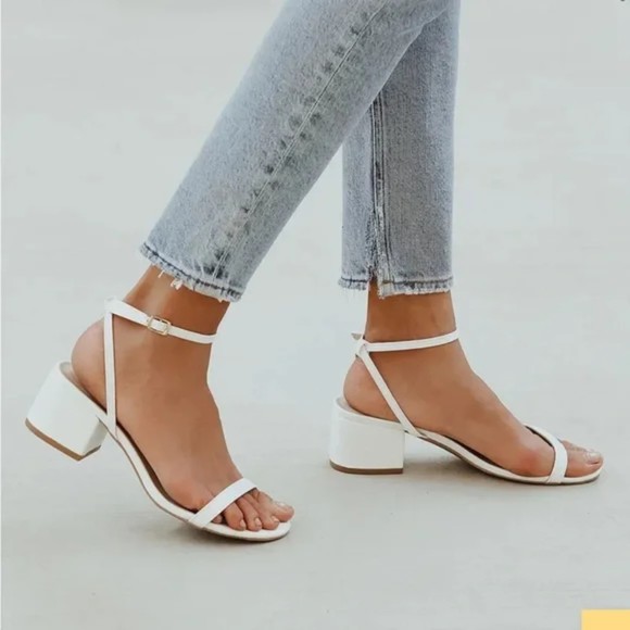 Lulus Shoes - LULUS Shoes Julie Ankle Strap Chunky Block Heel Peep Toe Sandal White Size 6